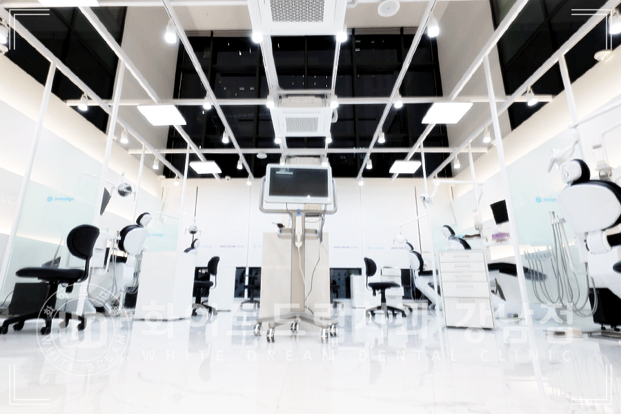 역삼역 앞니 치료  "예전에 한 크라운, 라미네이트 바꾸고 싶어요" 라미네이트 & 크라운 재치료 관련 이미지 1