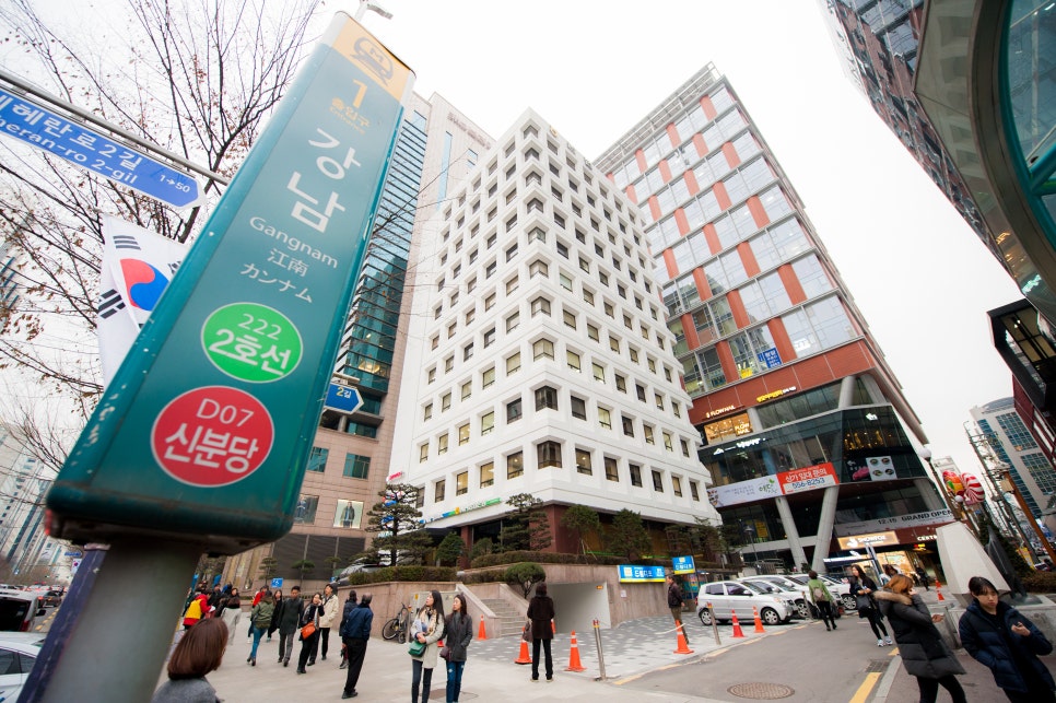 강남역엔 화이트드림치과가 있습니다. 관련 이미지 1