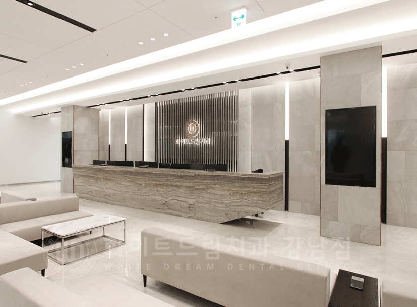 강남역앞니치과 / "신경치료한 치아가 누렇게 변했어요." 신경치료 후 변색된 치아, 어떻게 치료하나요? 관련 이미지 2