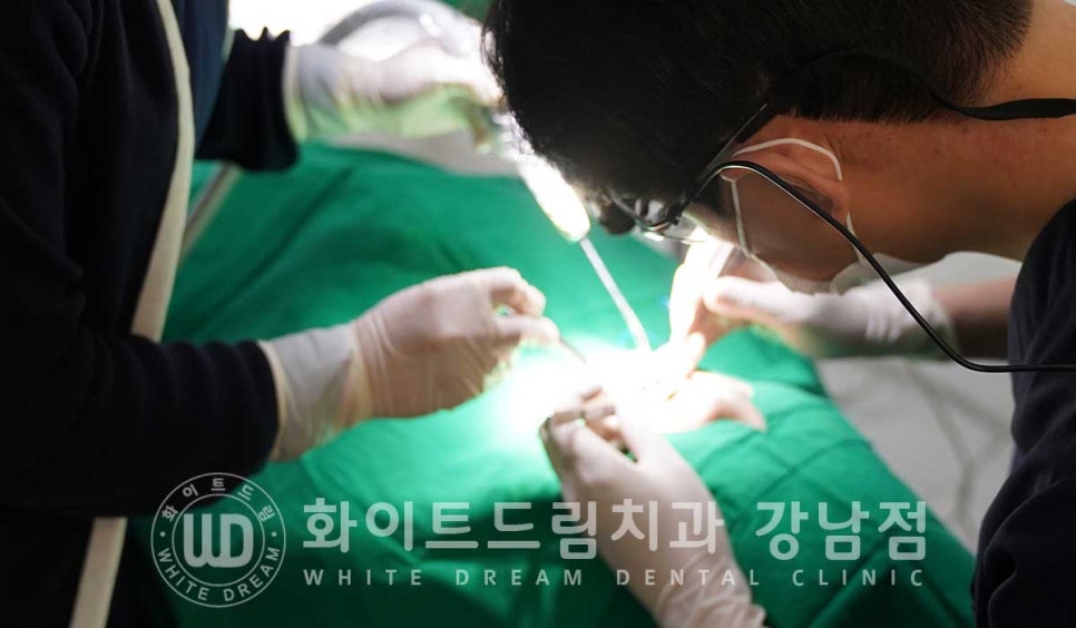 발치 즉시 임플란트 "내원 당일 발치 후 바로 임플란트 식립!" 관련 이미지 3