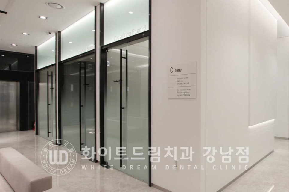 벌어진 앞니라미네이트 / "왜소치로 치아가 벌어졌어요" 치료 사례 관련 이미지 4