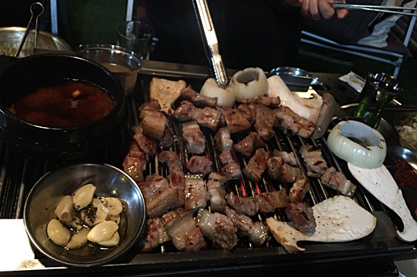 신촌 도심속캠핑고기집 포바이포, 주먹구이와 흑돼지삼겹살 맛있어요!! 관련 이미지 13