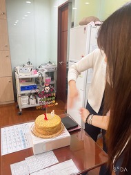 신촌차앤박피부과 장기근속10주년 :) 관련 이미지 5