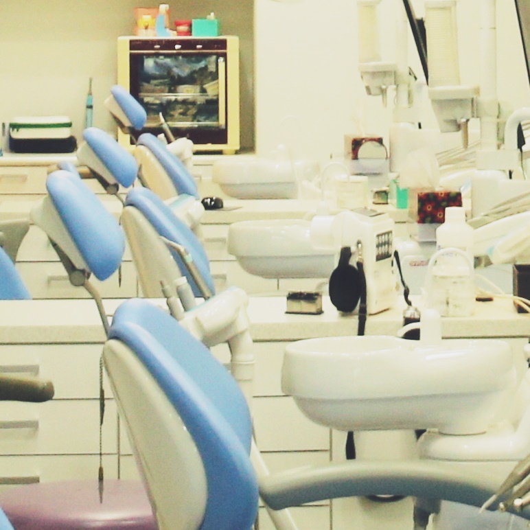 명동치과 잘 씹지 못하고 삼켜 힘드실 땐? 관련 이미지 26