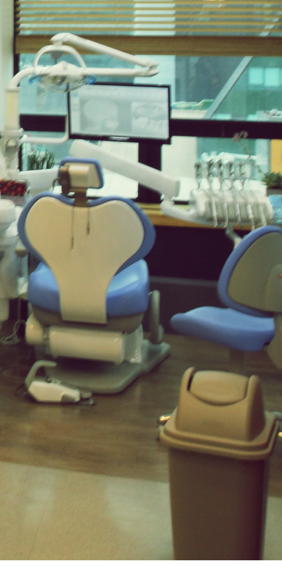 을지로입구역치과 이가 빠진 자리를 해결하려면? 관련 이미지 42