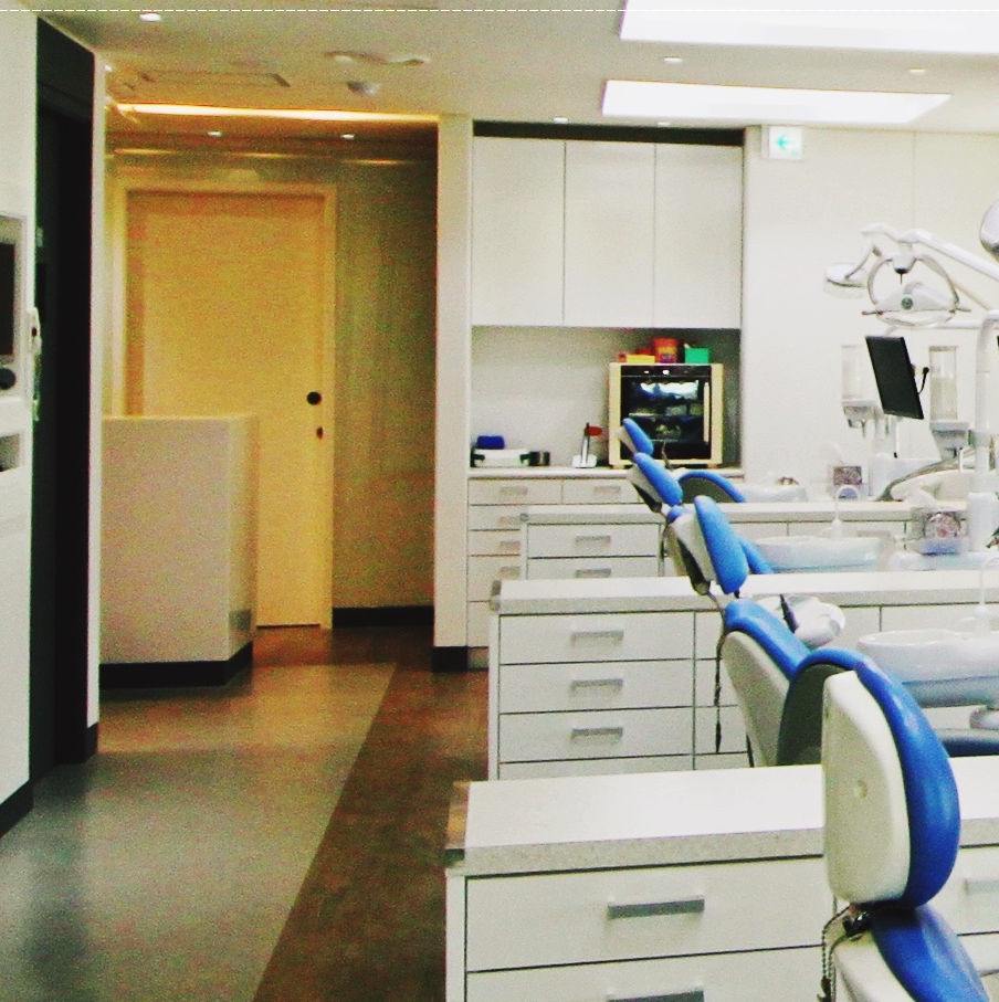 을지로치과 투명해서 티가 안 나게 교정할 수 있어요 관련 이미지 41