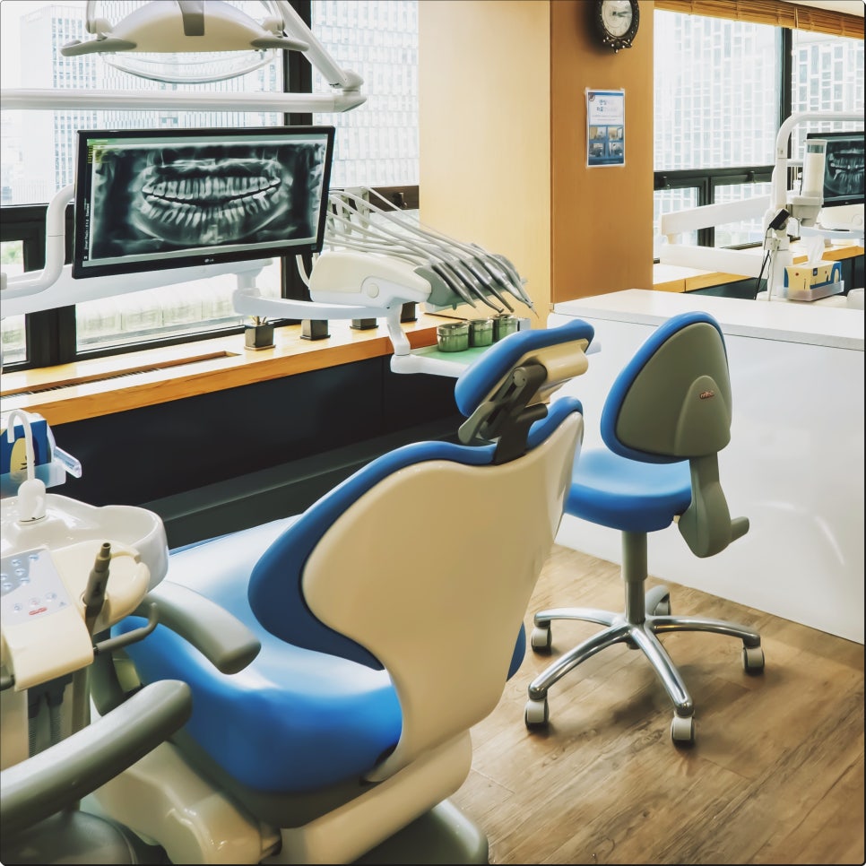 을지로치과에서 정확한 위치에 인공치아 식립 받아요 관련 이미지 13