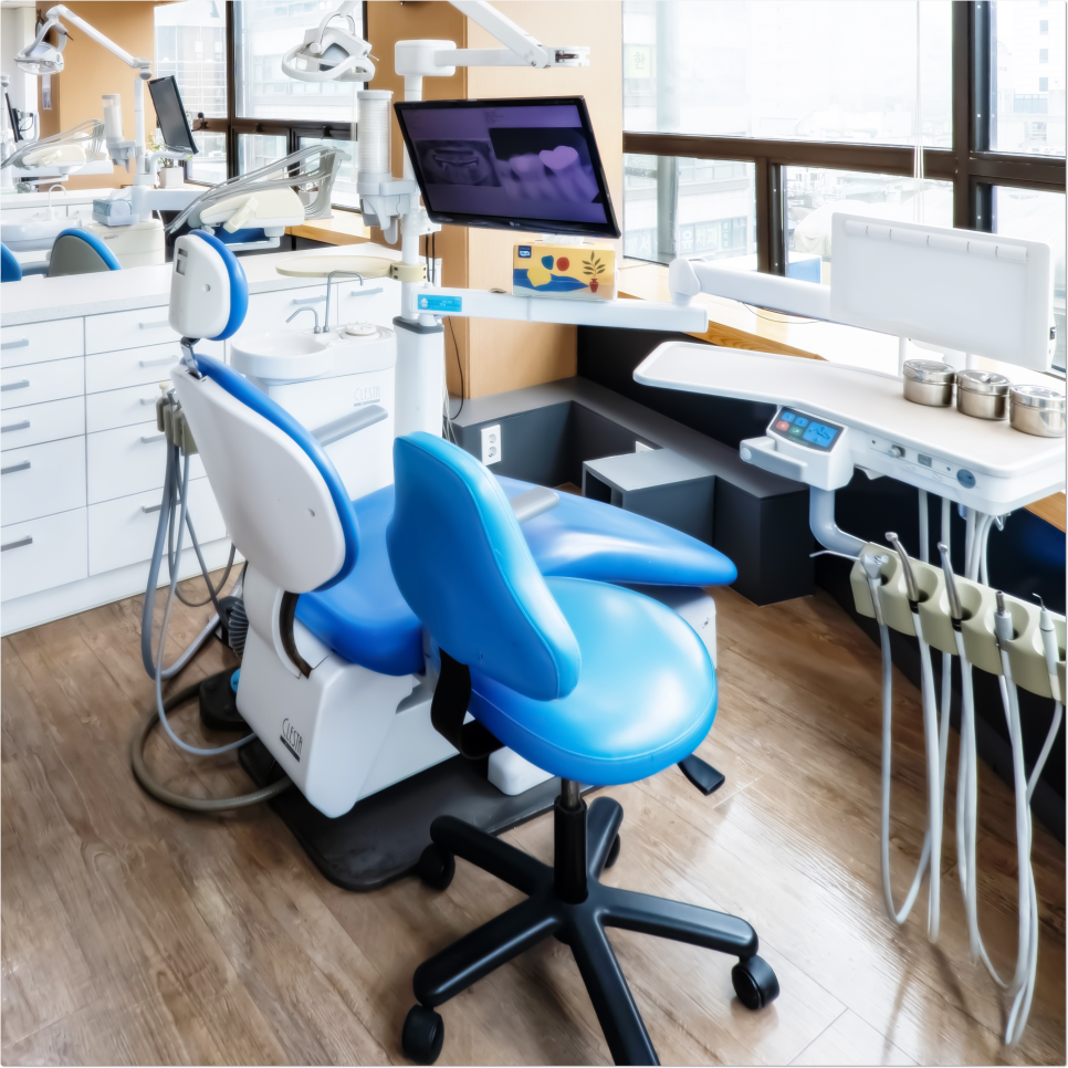 종로임플란트 아래 치아가 계속 위에 치아랑 닿는 거 같더니 위에 앞니가 깨졌어요 관련 이미지 12