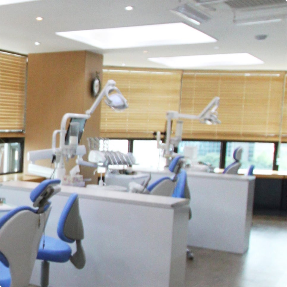 직장인도 종로야간진료치과에서 임플란트 식립 받을 수 있어요. 관련 이미지 21