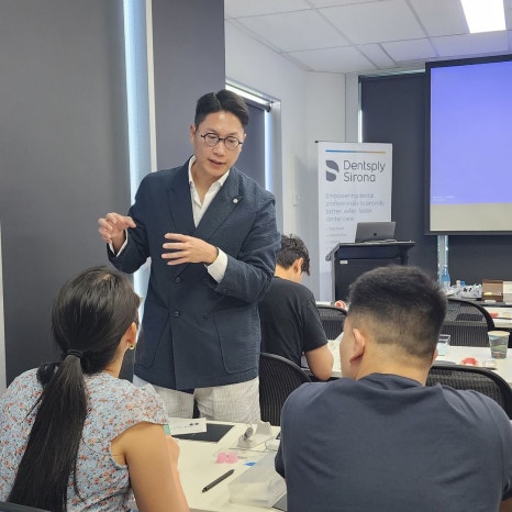 박영민 원장님의 최소침습 앞니치료 세미나 스케치 in Australia🙌 관련 이미지 2