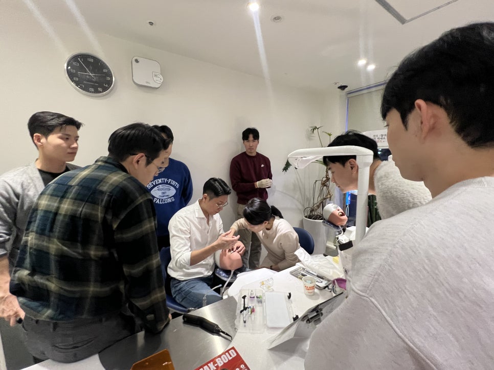 강남레옹치과 박영민 원장님의 최소침습 앞니치료 세미나~! 관련 이미지 6