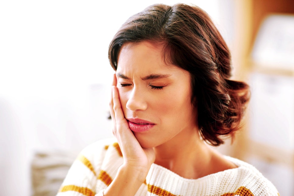 부정교합을 유발하는 생활습관이 있다고? / 부정교합으로 인한 턱관절 장애까지? / 치아교정치과 / 강남레옹치과 관련 이미지 6