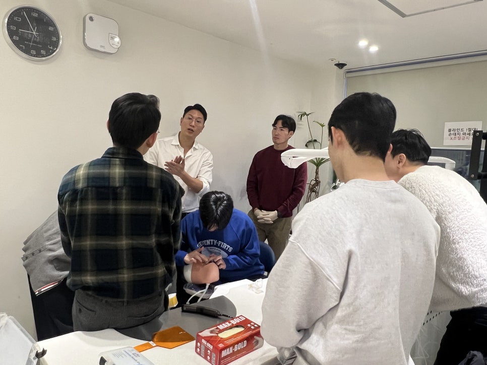 강남레옹치과 박영민 원장님의 최소침습 앞니치료 세미나~! 관련 이미지 8
