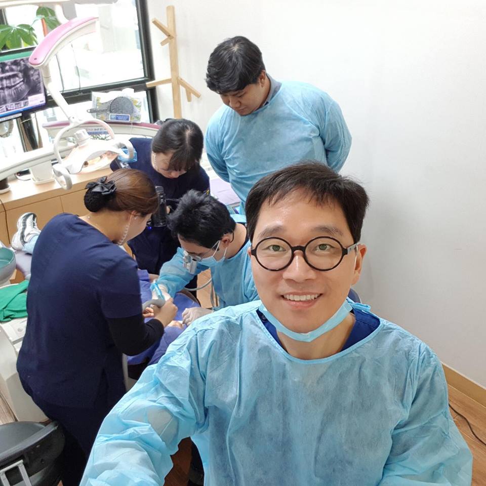 사랑니 발치 연수회를 진행한 레옹 관련 이미지 1