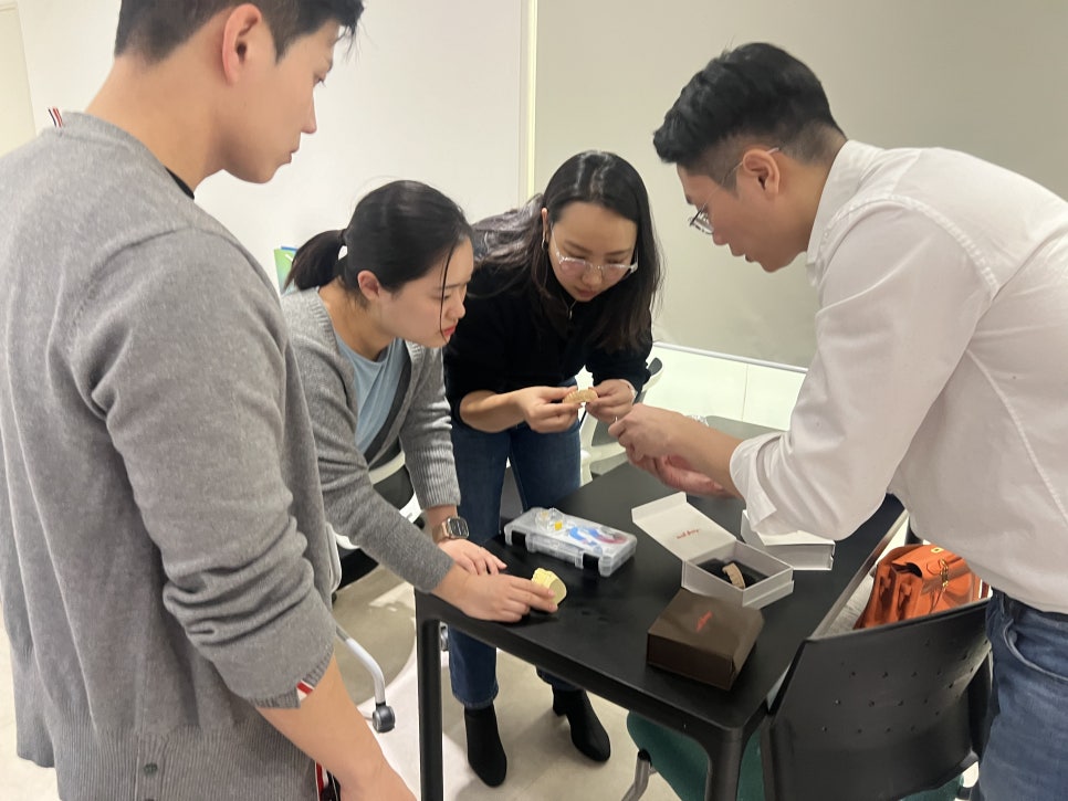 강남레옹치과 박영민 원장님의 최소침습 앞니치료 세미나~! 관련 이미지 7