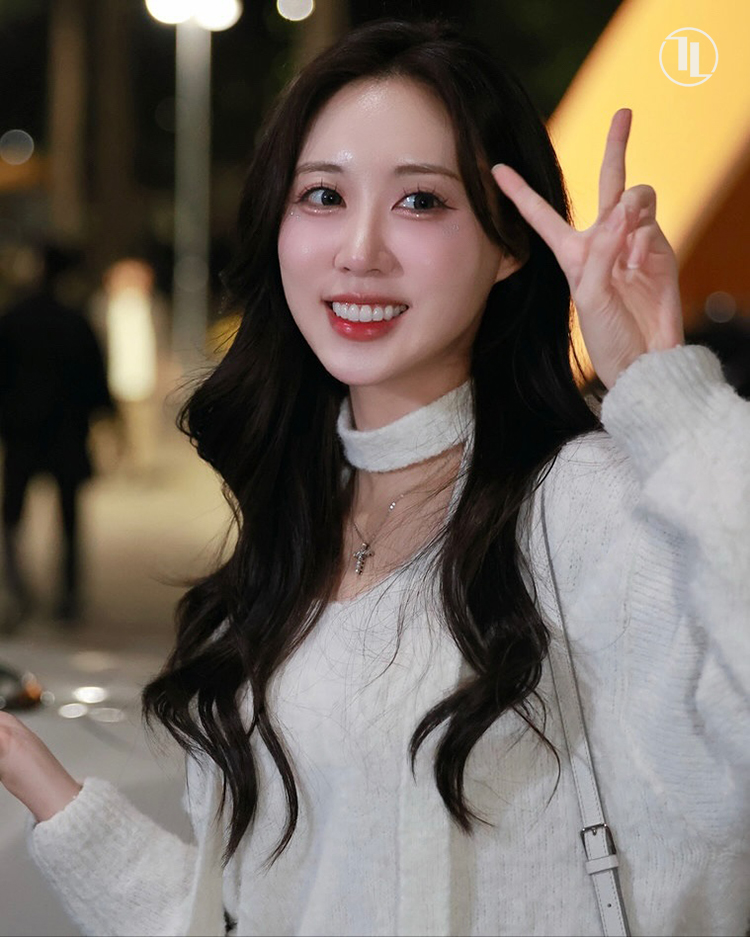 힘찬 응원만큼 빛나는 치어리더 정차연의 아름다운 뉴티스 미소! 관련 이미지 3