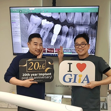 Dr. Youngsam Kim’s <Atlas of Implants> Has Been Published📖 image 5