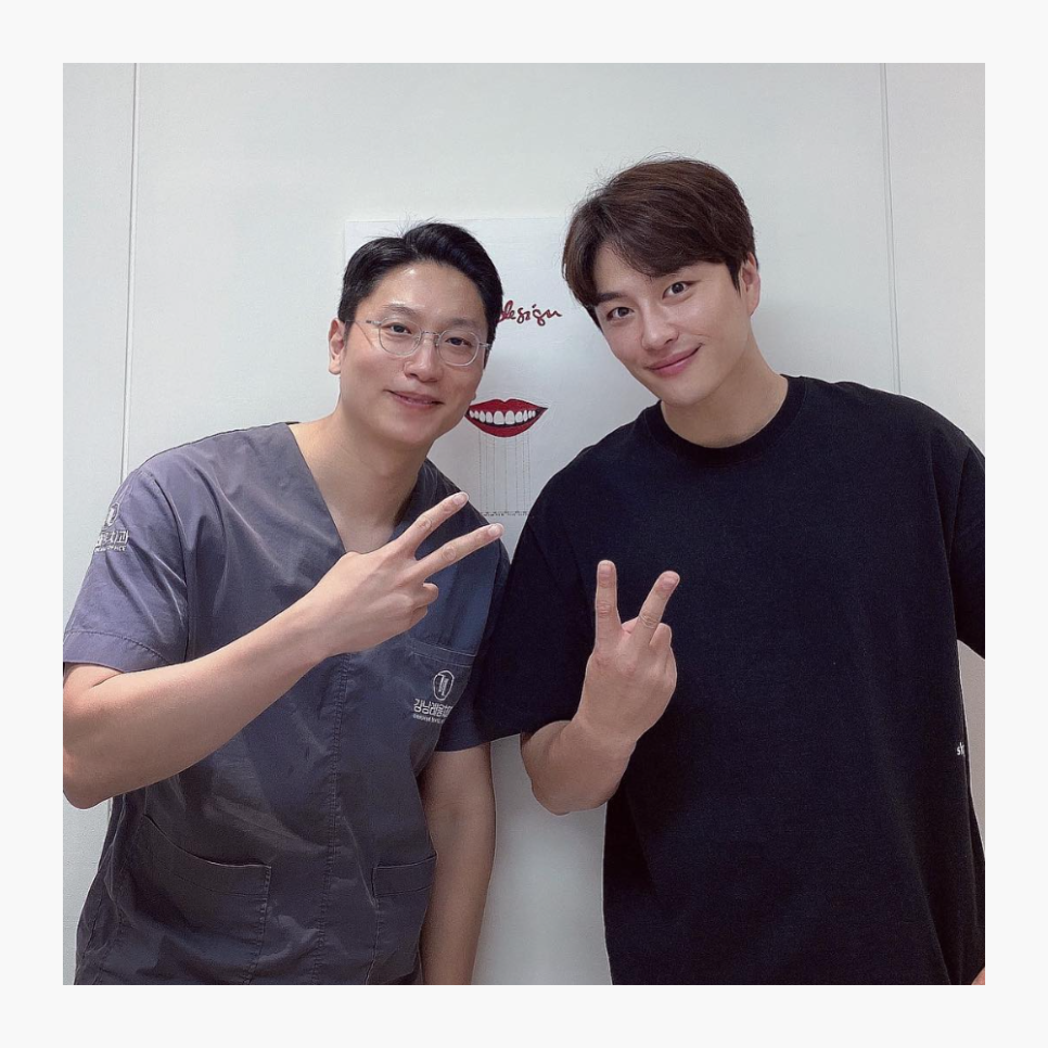 강남역치과 레옹에 방문해주신 뮤지컬배우 민우혁님 관련 이미지 1