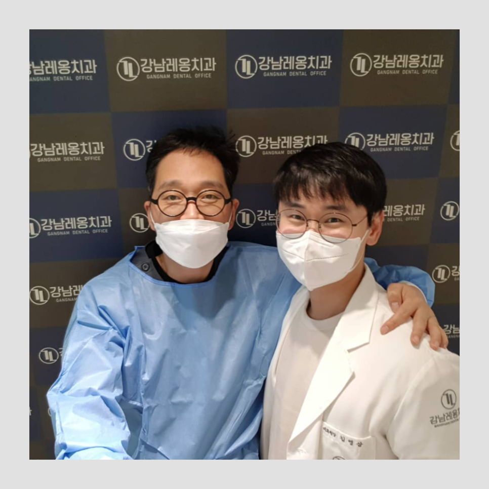 치과의사를 가르치는 김영삼 원장님, 강남 임플란트 사랑니발치 세미나 수료식 관련 이미지 2