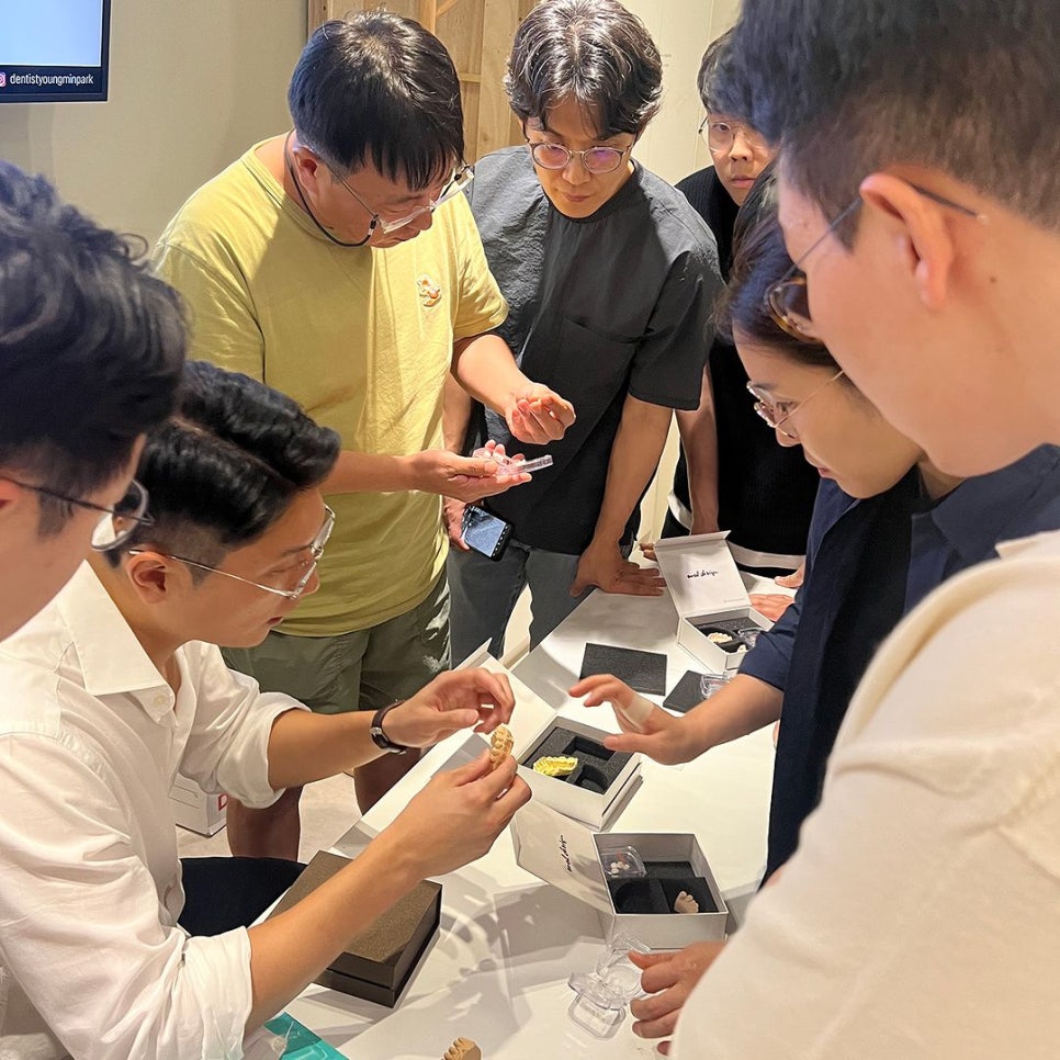 강남레옹치과 박영민 원장님의 뉴티스 앞니치료 세미나 관련 이미지 5