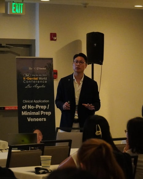 박영민 원장님의 뉴티스 앞니치료 세미나 스케치 in LA, USA📑 관련 이미지 3