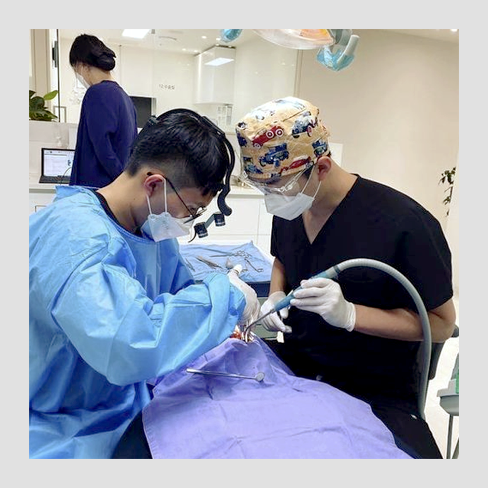 경규영, 편영훈 원장님의 진중한 모습 관련 이미지 2