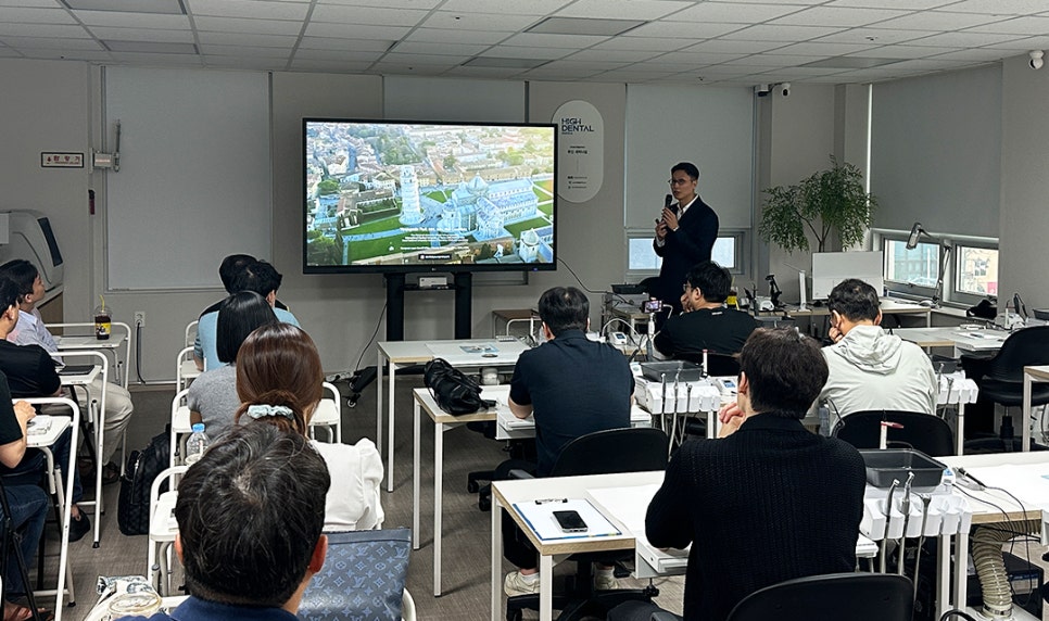 Dr. Park Young-min’s Newtis Anterior Teeth Treatment Seminar in Busan📑 image 2