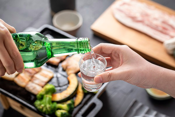 설명절 연휴 보철물이 떨어졌다? 연휴 치아관리 팁!🔖 / 임시공휴일 정상진료 강남레옹치과 관련 이미지 4