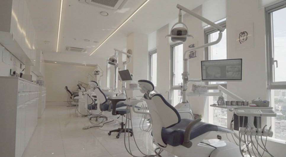 How to Minimize Gum Contouring Side Effects: Check This One Thing Before Trimming image 5