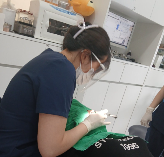 Can I Get Dental Veneers with the Shape of My Gums and Teeth? image 2