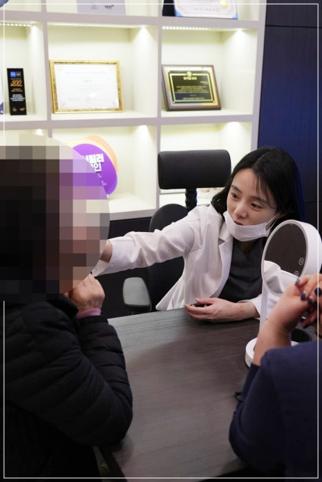 Causes and Prevention of Lip Filler Side Effects Such as Visibility, Lumps, and Asymmetry: A Dermatology Director’s Candid Advice image 2