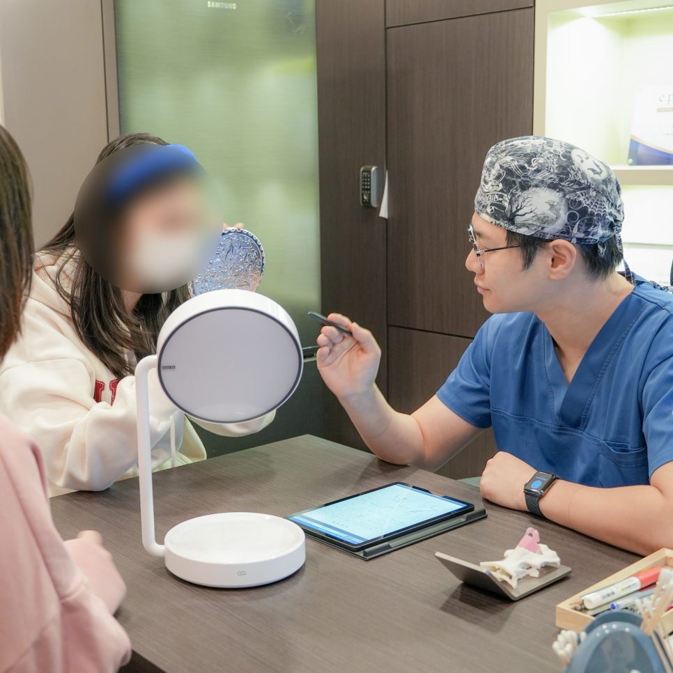 If your face is like this, "buccal fat removal" is not the first step — Gangnam "buccal fat lifting" is. image 37