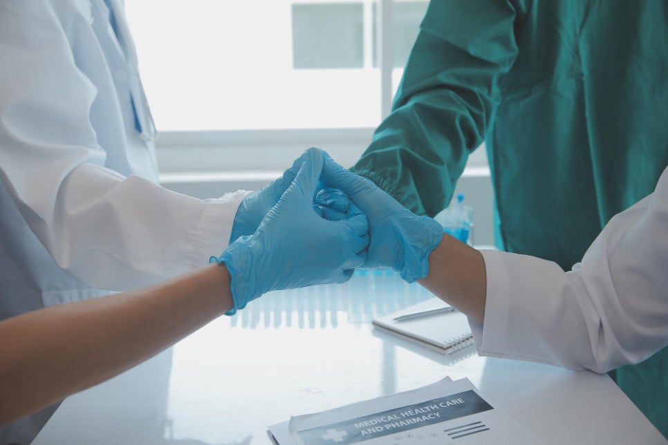 A Hospital That Gets Many Revision Surgery Consultations Looks at This First Before Surgery image 6