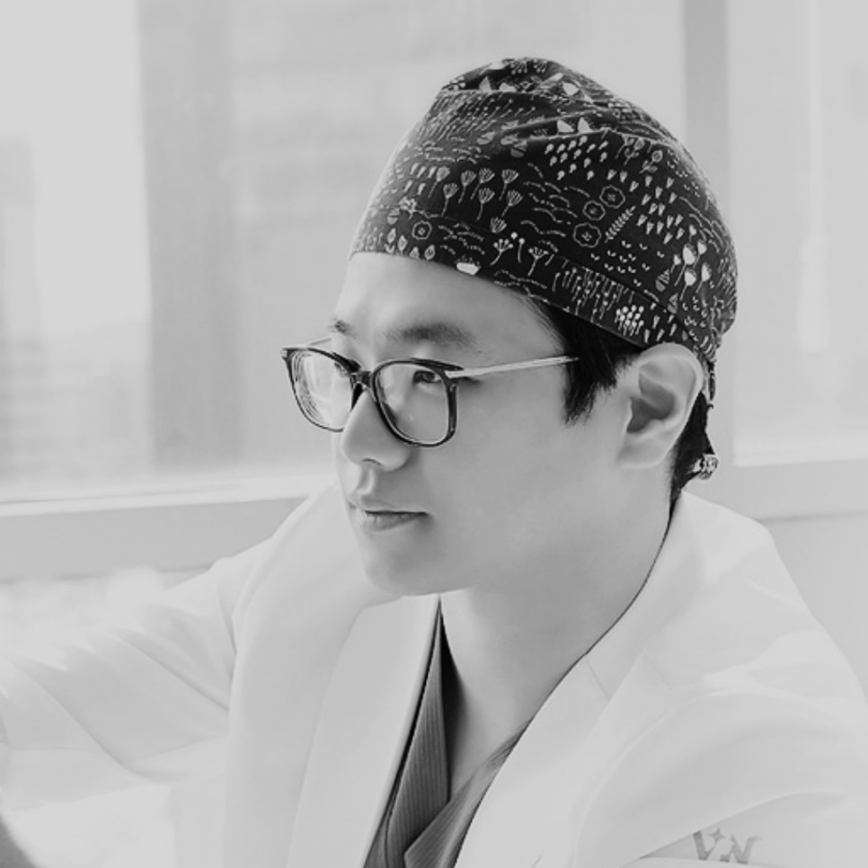 Key Points That Reveal the Difference Before and After Male Eye Correction image 1