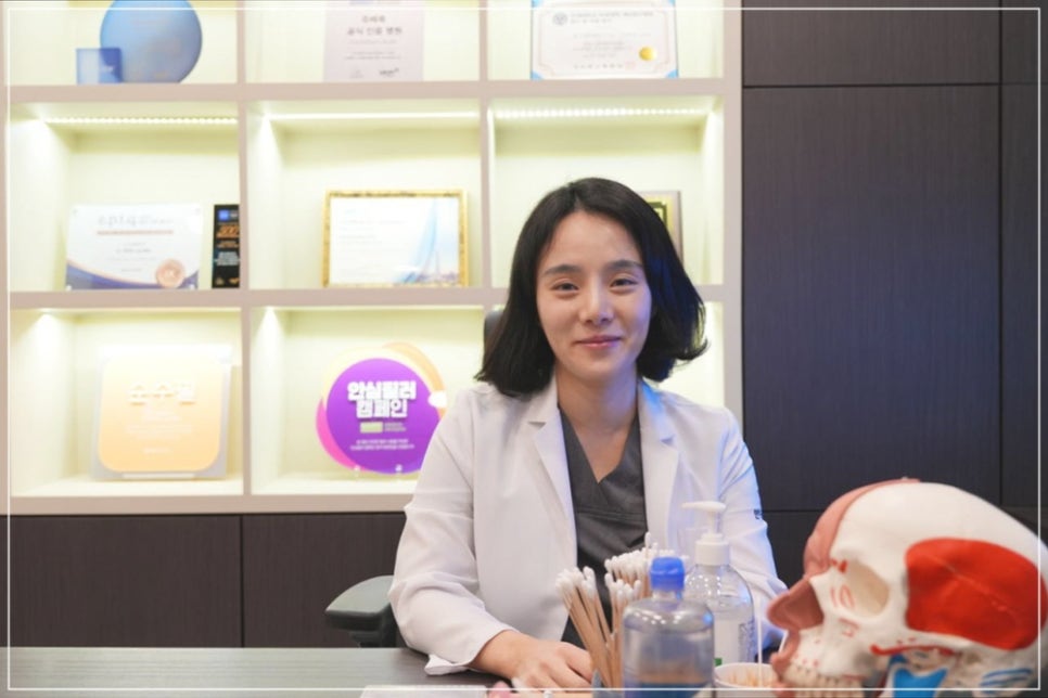 Neck Wrinkles: A Dermatology Director Explains Where to Get the Procedure, Its Effectiveness, and How Long It Lasts image 9
