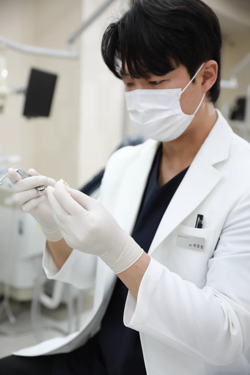 논현역 치과에서 알려드리는, 임플란트가 실패하는 진짜 이유 관련 이미지 3