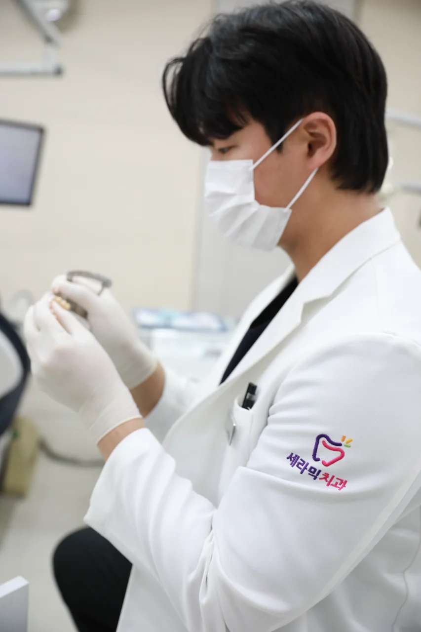 학동역 치과, 임플란트가 흔들릴 때 원인별 대응법 관련 이미지 3