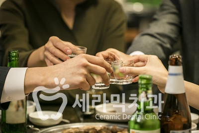 송년회, 잦은 술자리와 치아관리 관련 이미지 2
