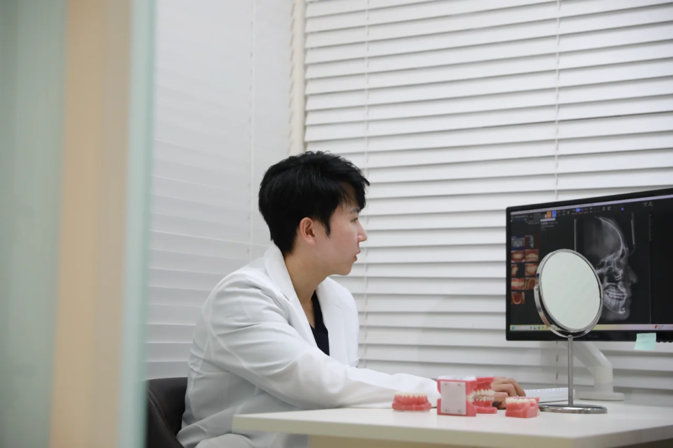 The Best Age to Start Orthodontic Treatment, According to a Hakdong Station Dentist—Why Does It Vary from Person to Person? image 4