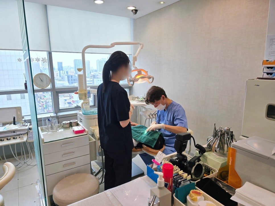 강남역교정치과 고르지 않은 치아들의 교정 단순한 배열의 문제가 아닙니다 관련 이미지 2