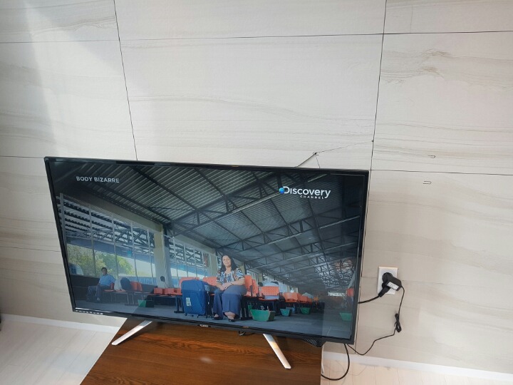 벽걸이티비 설치 주의 하세요. 타일벽이 깨졌어요. 관련 이미지 1