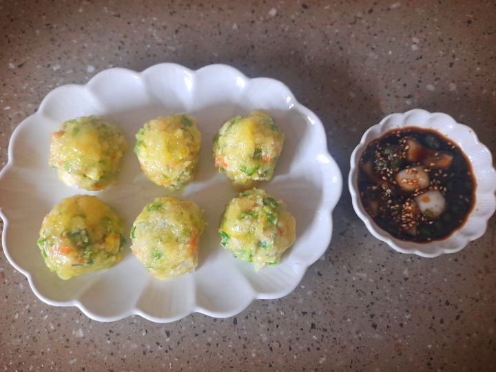 동글동글 만두피가 없는 굴림만두요리입니다. 관련 이미지 7