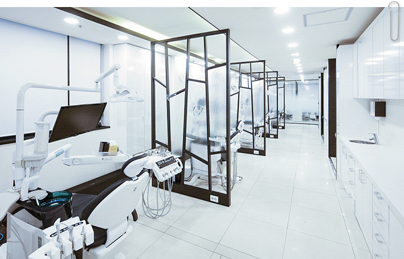 라미네이트전후 치아의 가지런한 정도와 밝기 차이 확인하기 관련 이미지 18