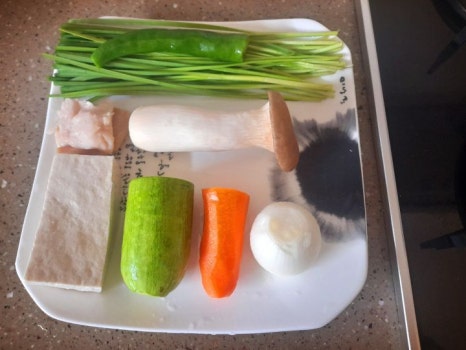 동글동글 만두피가 없는 굴림만두요리입니다. 관련 이미지 1