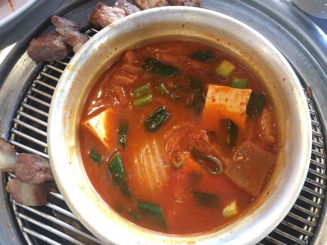 서귀포이세상에서 흑돼지 근고기를 가장 맛있게 굽는 남자 관련 이미지 10