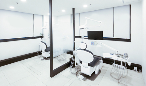 뼈이식 임플란트와 라미네이트 수복 증례 소개 관련 이미지 7