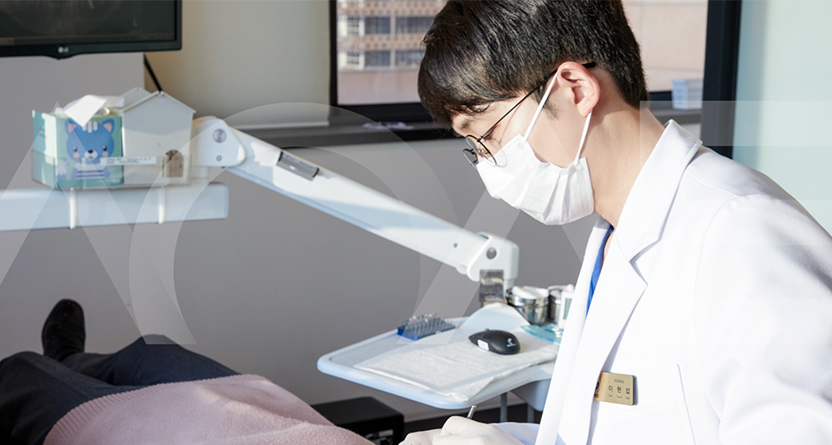 임플란트 브릿지와 크라운 수복으로 치아 기능을 회복시킨 증례 관련 이미지 2