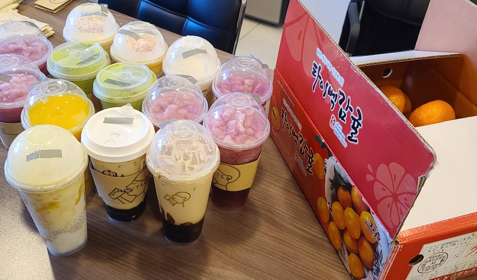 환자분들께서 선물해 주신 새콤한 귤과 음료들! 관련 이미지 1