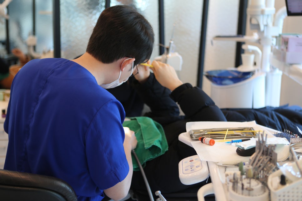 잠원동 교정 반대교합 크라운 치료도 가능합니다. 관련 이미지 7