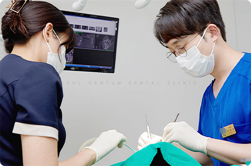 돌출입 및 신경치료와 임플란트 식립 동시 진행 증례 관련 이미지 2